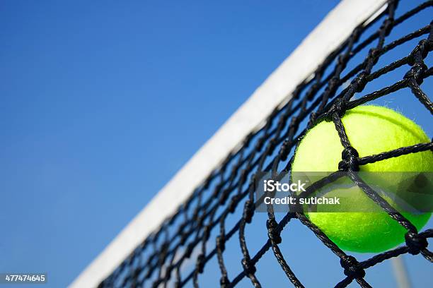 Palla Da Tennis In Rete - Fotografie stock e altre immagini di Pallina da tennis - Pallina da tennis, Rete sportiva, Tennis