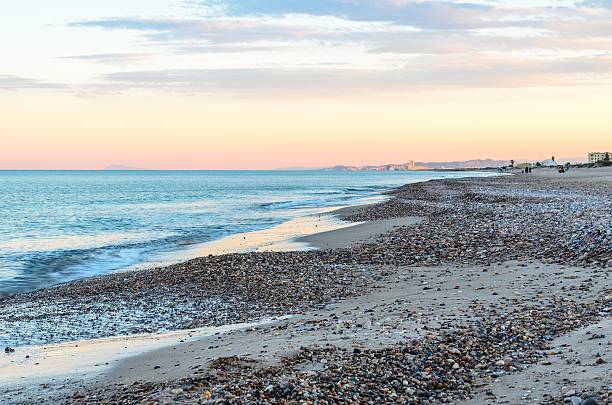 пляж в средиземноморской валенсия, испания - valencia province spain beach mediterranean sea стоковые фото и изображения