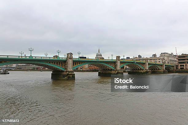 Southwark Most - zdjęcia stockowe i więcej obrazów Anglia - Anglia, Bez ludzi, Dzień