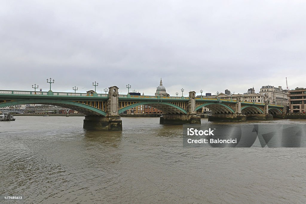 Southwark Мост - Стоковые фото Англия роялти-фри