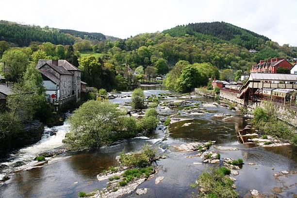 川 dee でランゴスレン - dee river river denbighshire wales ストックフォトと画像