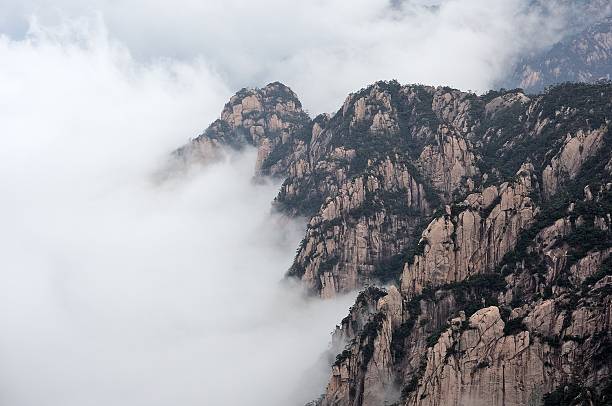 море clouds в huangshan горы 06 - huangshan mountains стоковые фото и изображения