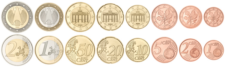 Juego completo de monedas en Euro sobre fondo blanco photo