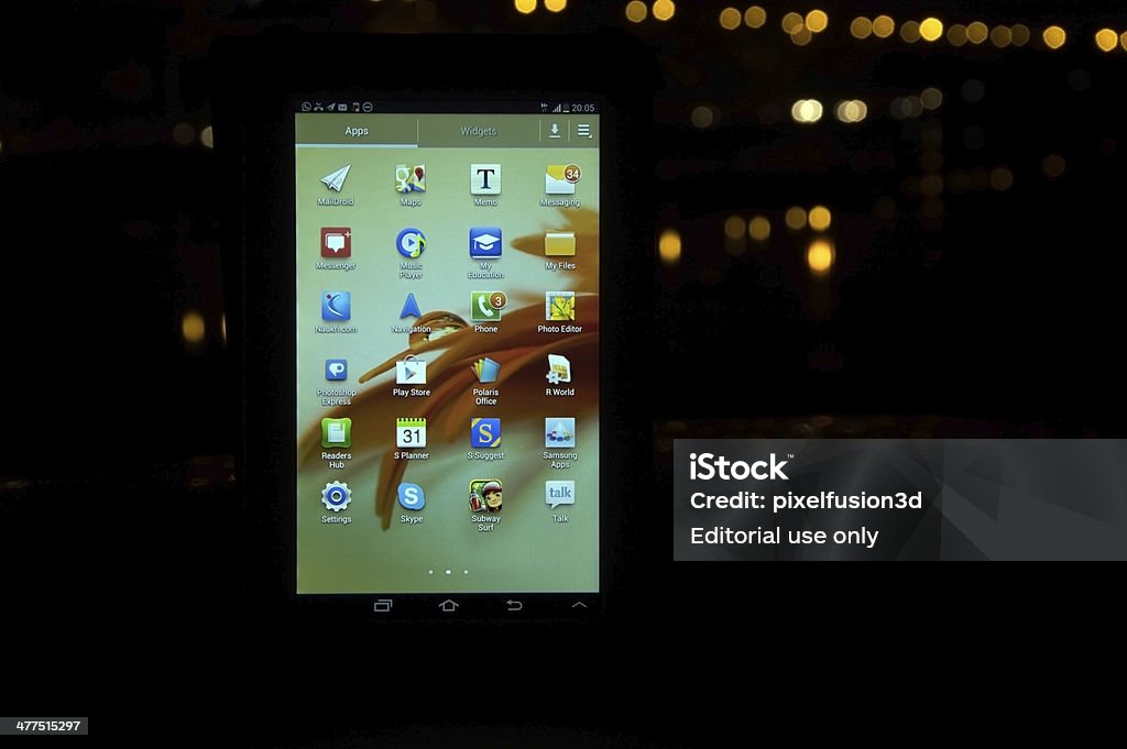 Samsung Galaxy Tab en Paisaje nocturno - Foto de stock de Aire libre libre de derechos