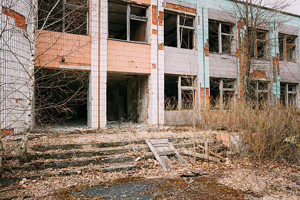 istock Dilapidated Abandoned House In Chernobyl Resettlement Zone. Chor 477533916