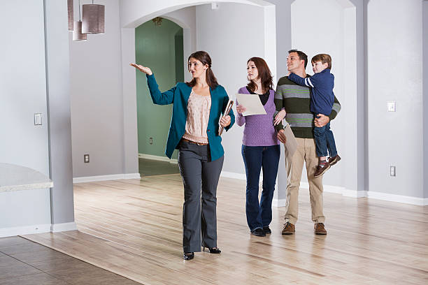 istock Family with real estate agent 477534507