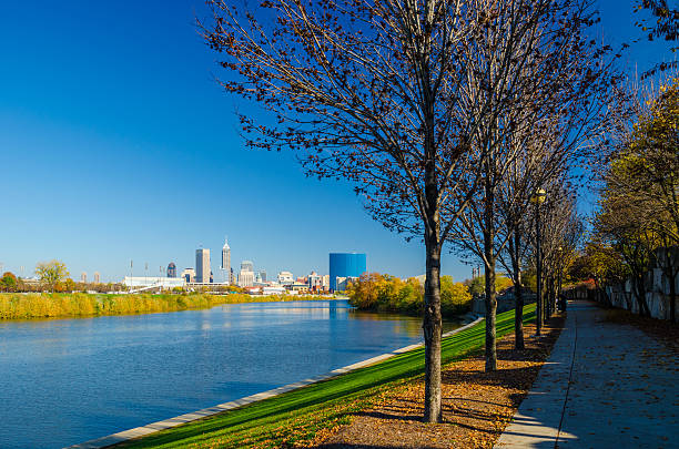istock Indianapolis skyline with the White River and trees in autumn 477538484