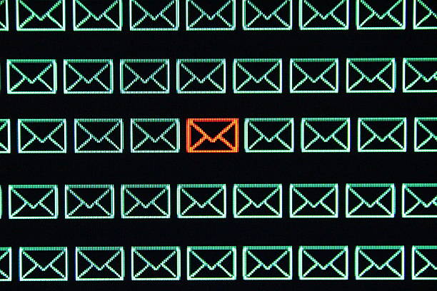 hacked e-mail - target computer bug computer network security photos et images de collection
