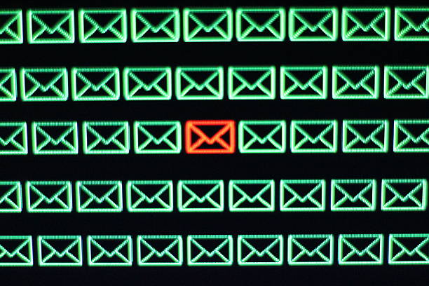 software malintencionado infectados la cuenta de correo electrónico - target computer bug computer network security fotografías e imágenes de stock