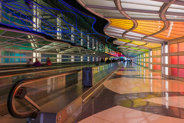tunnel de passagers - airport usa business ohare airport photos et images de collection