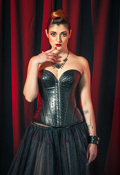 Pin on bustier burlesque