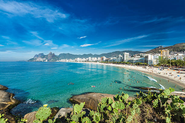 rano panorama z plaży ipanema beach w rio de janeiro - brazil lagoa water sea zdjęcia i obrazy z banku zdjęć