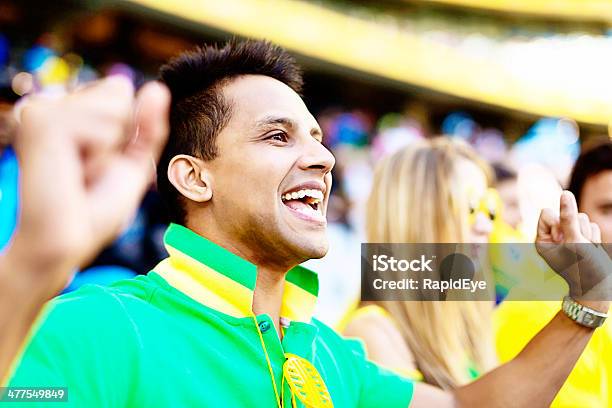 ブラジル人では彼のチームのプレー - 2014年のストックフォトや画像を多数ご用意 - 2014年, 20代, アウトフォーカス
