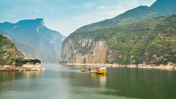 istock Spectacular Qutang Gorge and Yangtze River 477557372