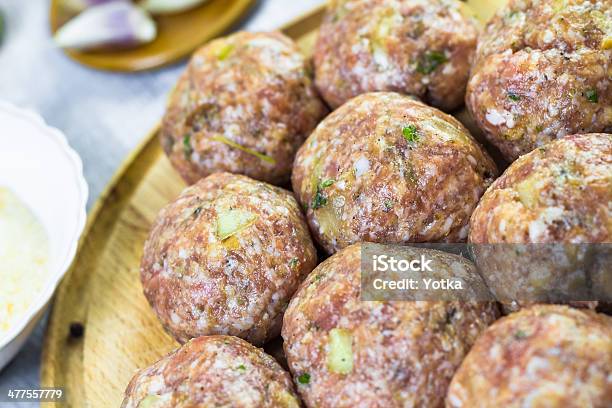 Carne Macinata Di Manzo Crudo Palle Preparato Roll Breadcrumbs - Fotografie stock e altre immagini di Aglio - Alliacee