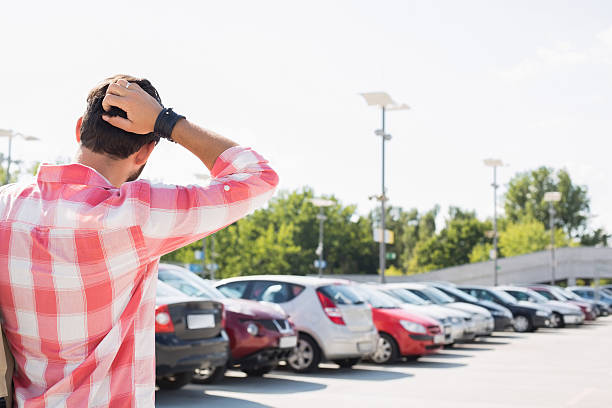 Lost In Car Park Stock Photo - Download Image Now - Parking Lot, Men,  Confusion - iStock