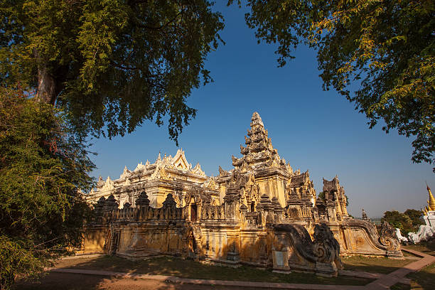 maha aung mye bon zan monasterio - shwenandaw fotografías e imágenes de stock