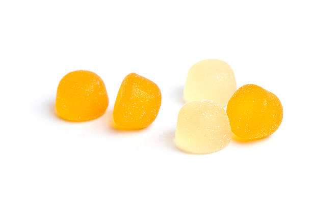 caramella di gelatina su bianco - gourmet fruit orange isolated on white foto e immagini stock