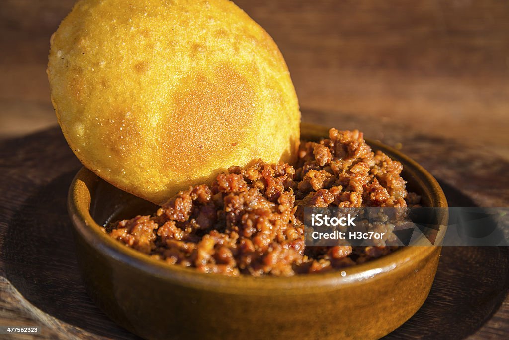 Carne moída picante com pão de milho - Foto de stock de Carne royalty-free