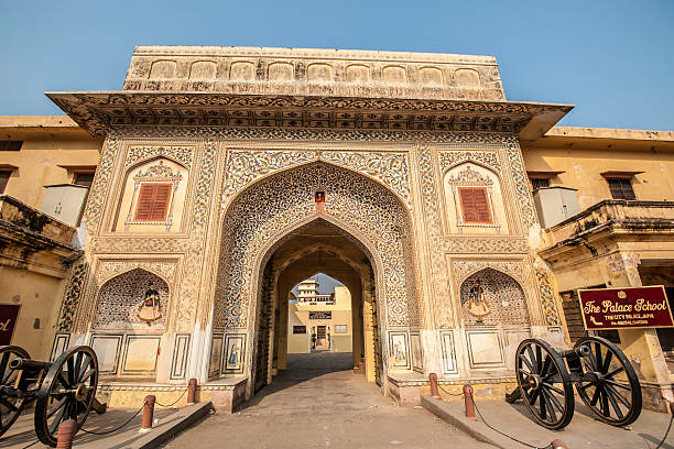 джайпур городской дворец - jaipur amber fort column amber palace стоковые фото и изображения