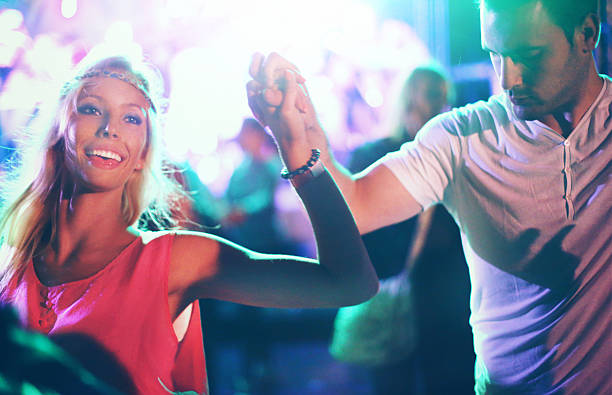 dos personas en un concierto de baile. - samba dancing fotografías e imágenes de stock