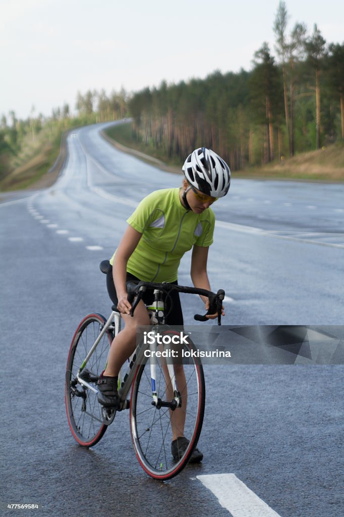 Ciclista, mujer - Foto de stock de Andar en bicicleta libre de derechos