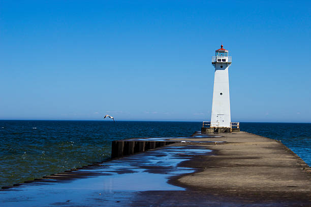 faro en el lago ontario - rochester estado de nueva york fotografías e imágenes de stock