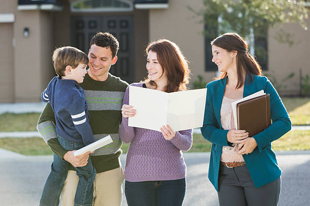 istock Family with real estate agent 477589107