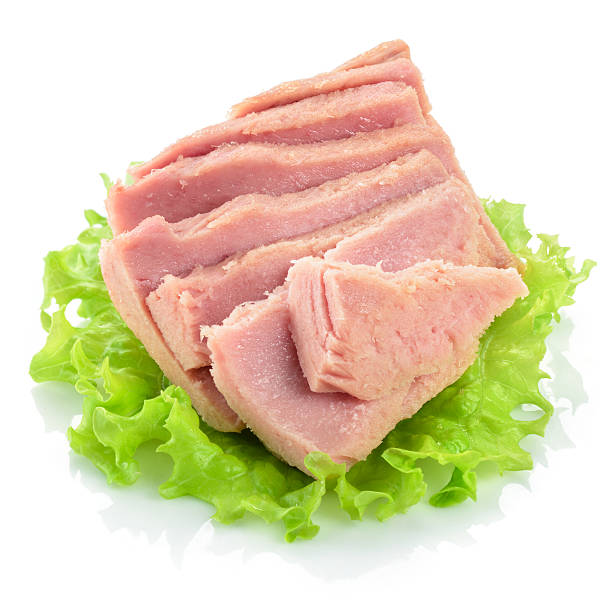 istock Canned tuna chunks with green salad 477591066