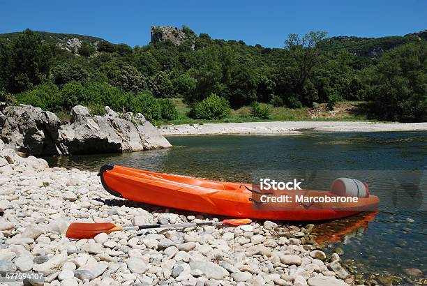 Canoa - Fotografie stock e altre immagini di Acqua - Acqua, Ambientazione esterna, Andare in canoa