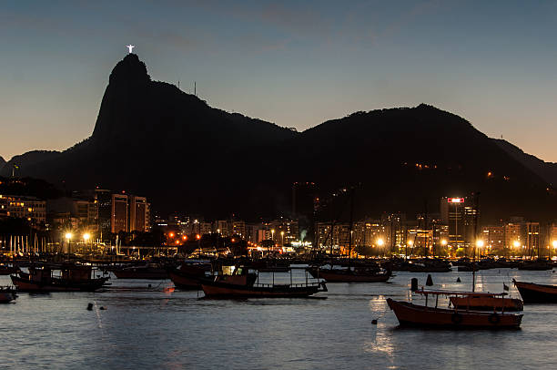 rio de janeiro na wieczór - brazil silhouette sunset guanabara bay zdjęcia i obrazy z banku zdjęć