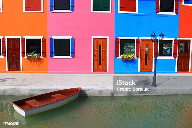 Farbenfrohe Stadt Stockfoto und mehr Bilder von Architektur - Architektur, Blau, Bunt - Farbton