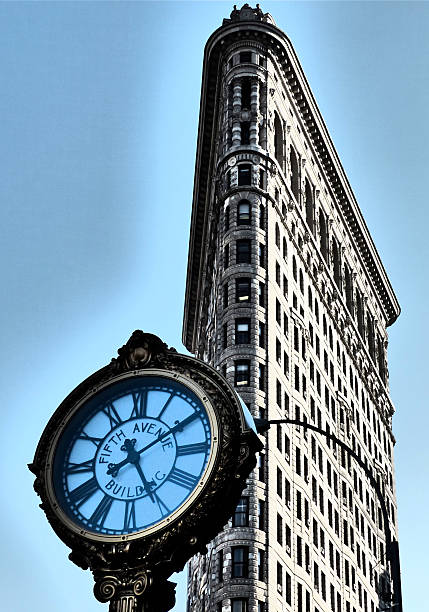 istock Flatiron Building et son horloge New-York 477613890
