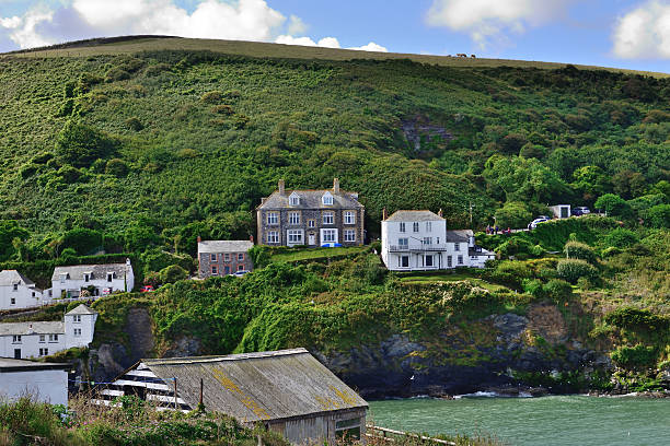 porto de isaac-doc martins assembleia - cornwall england uk england port isaac imagens e fotografias de stock