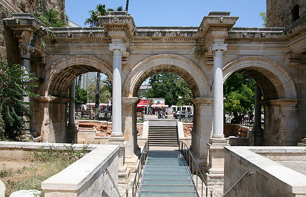 Hadrian's Gate, Antalya - Turkey Antalya, Turkey - July 10, 2012: You see the ancient gate of Hadrian. The gate is in central Antalya. People walks near Hadrian's Gate, Antalya - Turkey belek town stock pictures, royalty-free photos & images