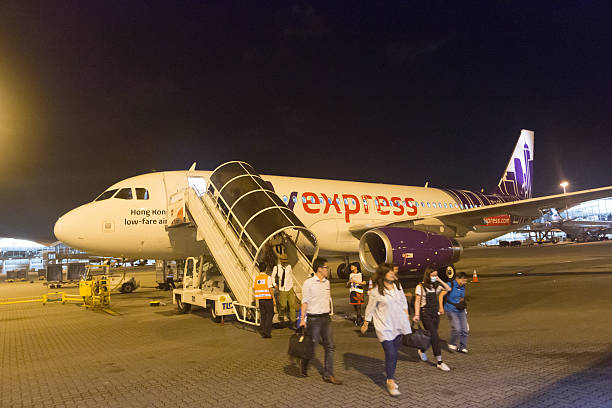 hong kong express airbus a320 - airbus named airline horizontal airplane fotografías e imágenes de stock