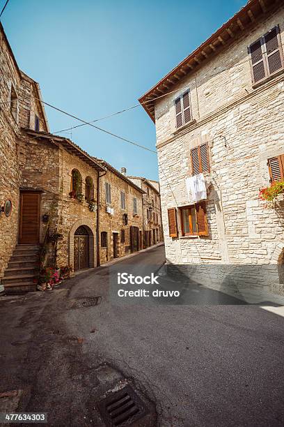 Italiano Ciudad Antigua Foto de stock y más banco de imágenes de Adoquinado - Adoquinado, Aire libre, Anticuado