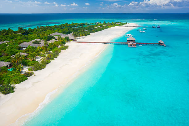 istock arriving on tropical paradise, aerial 477639885