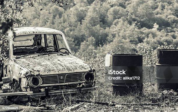 Velha E Enferrujada Aluguer - Fotografias de stock e mais imagens de Abandonado - Abandonado, Antigo, Branco