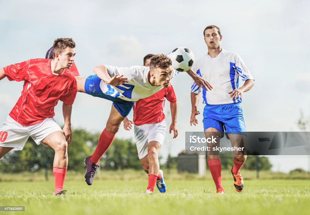 Jogador de futebol posição a bola. - Royalty-free Cabeçada - Atividade desportiva Foto de stock