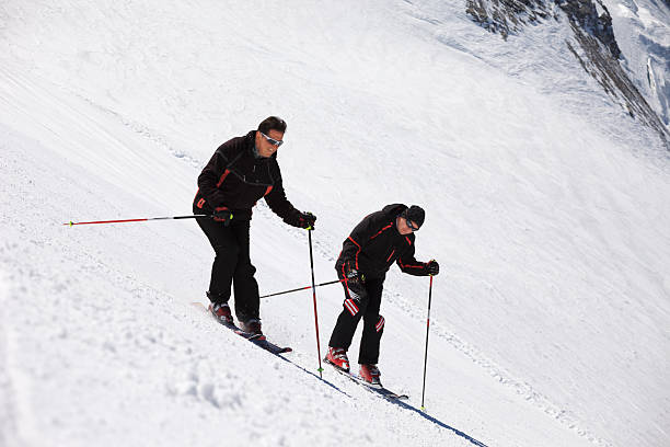 narciarstwo-sport zimowy - winter friendship france italy zdjęcia i obrazy z banku zdjęć