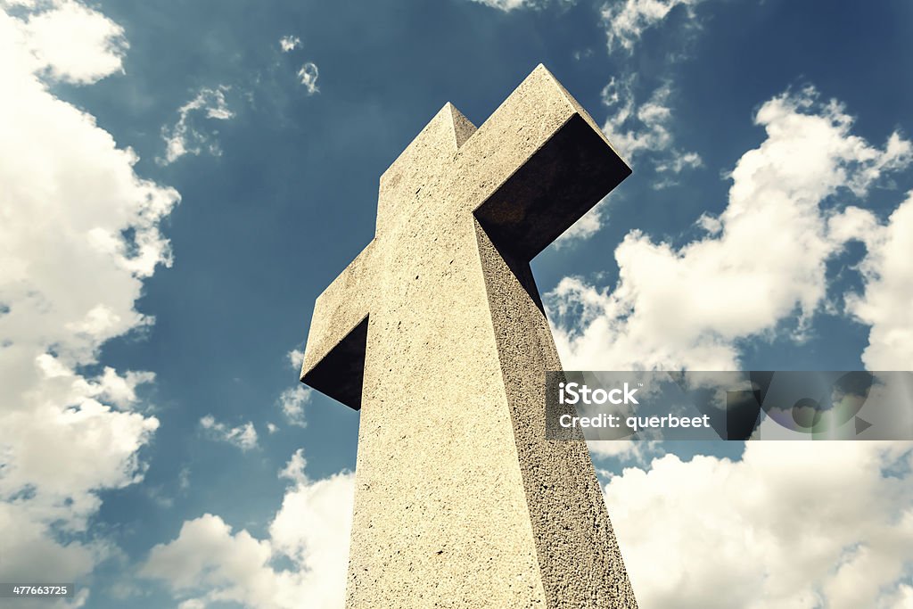 Kreuz gegen Dramatischer Himmel - Lizenzfrei Begräbnis Stock-Foto