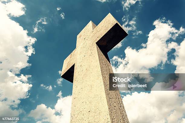 Kreuz Gegen Dramatischer Himmel Stockfoto und mehr Bilder von Begräbnis - Begräbnis, Christentum, Dramatischer Himmel