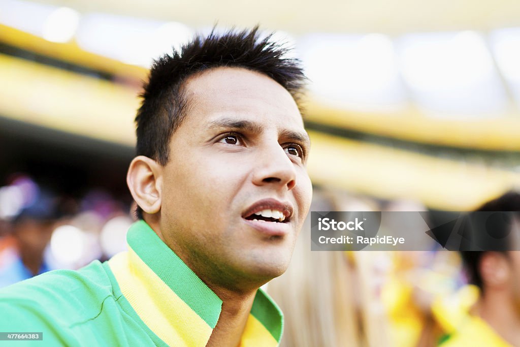 Zmartwiony Brazilian soccer supporter nieszczęśliwy w jego zespół wyników - Zbiór zdjęć royalty-free (Fan)