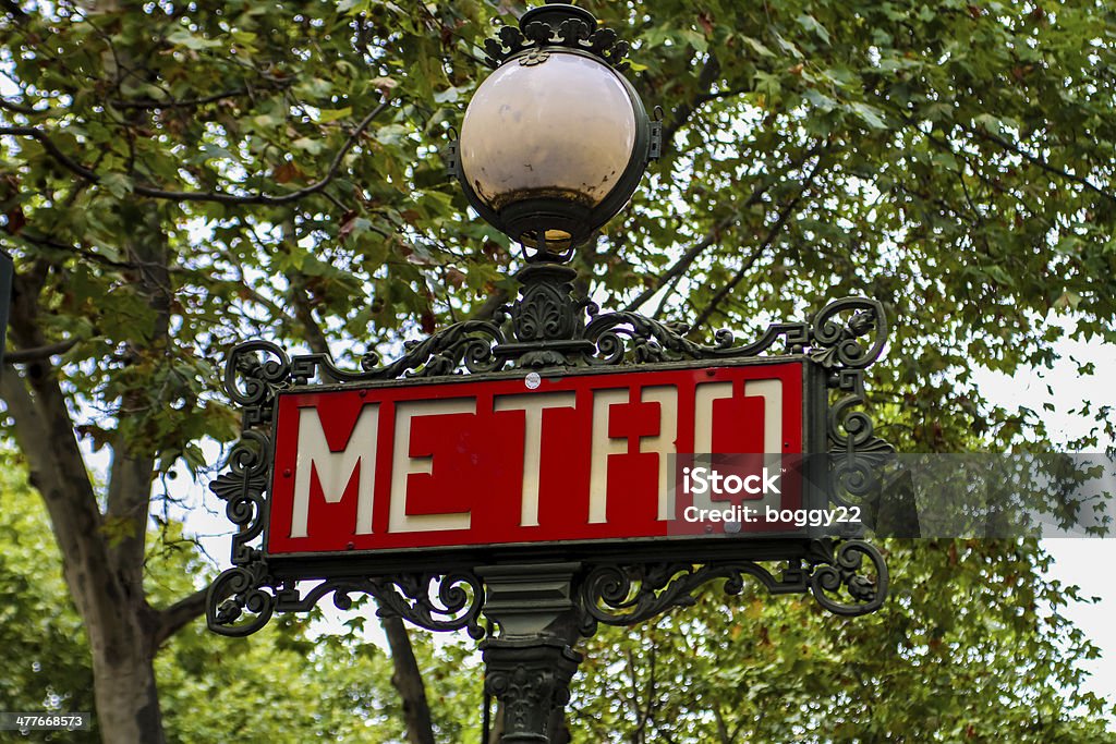 Enseigne de métro parisien - Photo de A la mode libre de droits