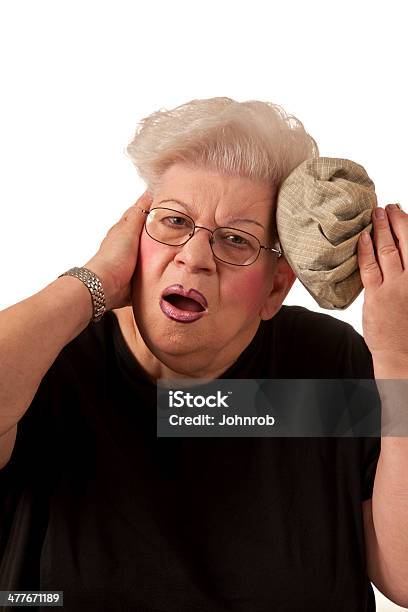 Über Gewicht Senior Frau Mit Kopfschmerzen Und Ice Bag Gegen Head Stockfoto und mehr Bilder von 60-69 Jahre