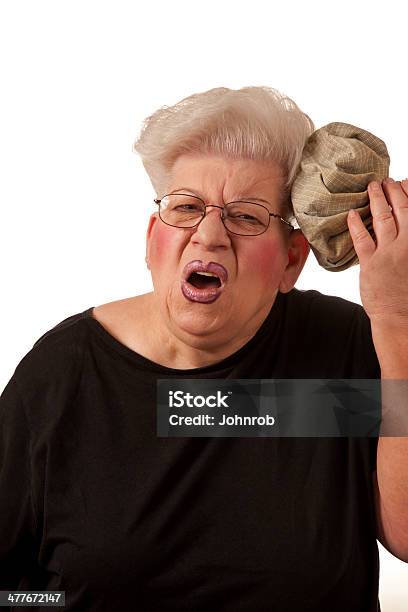 Mulher Idosa Com Saco De Gelo - Fotografias de stock e mais imagens de Gordo - Gordo, Mulheres Idosas, 60-69 Anos