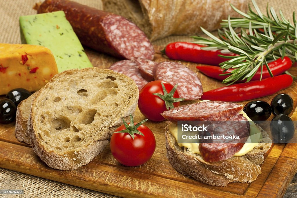 Baguete com salame e queijo fresco - Foto de stock de Agricultura royalty-free