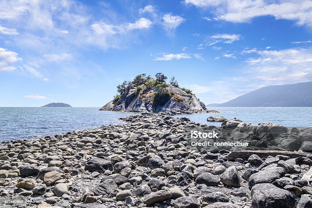 Whytecliff isla, cerca de las cataratas del lado canadiense, del lado de la bahía, al oeste de Vancouver - Foto de stock de Acantilado libre de derechos