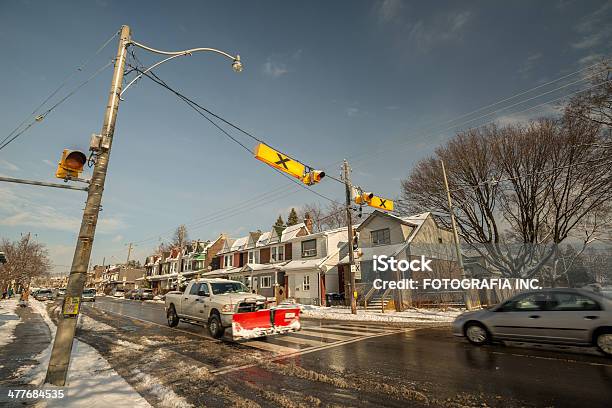 Toronto East Side - Fotografie stock e altre immagini di Attrezzatura per illuminazione - Attrezzatura per illuminazione, Inverno, Luce stradale